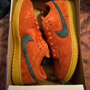 NWT Nike SB Dunk Low Pro in Burnt Orange and Vintage Green